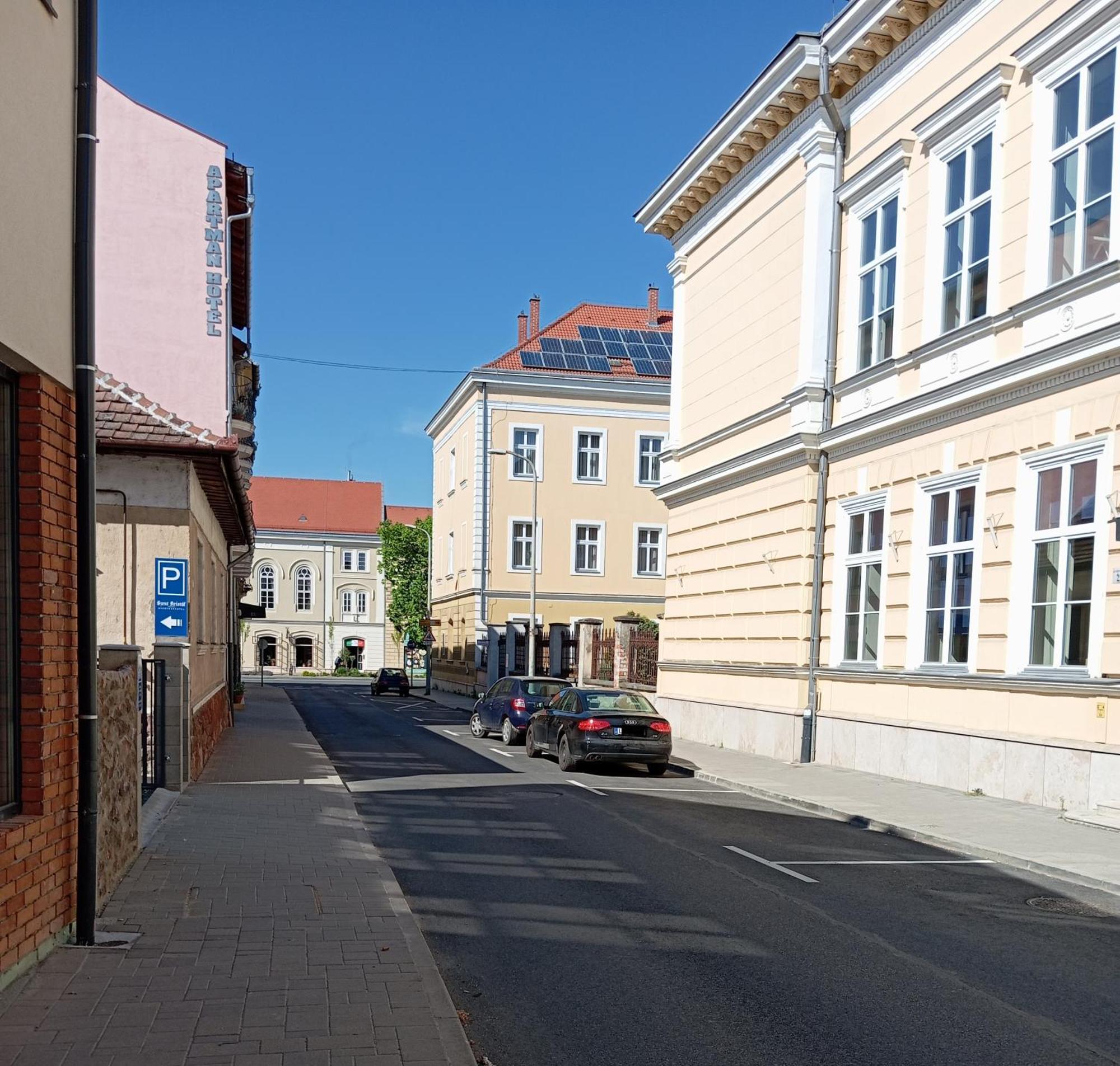 Szent Kristof Apartmanhotel Zalaegerszeg Esterno foto