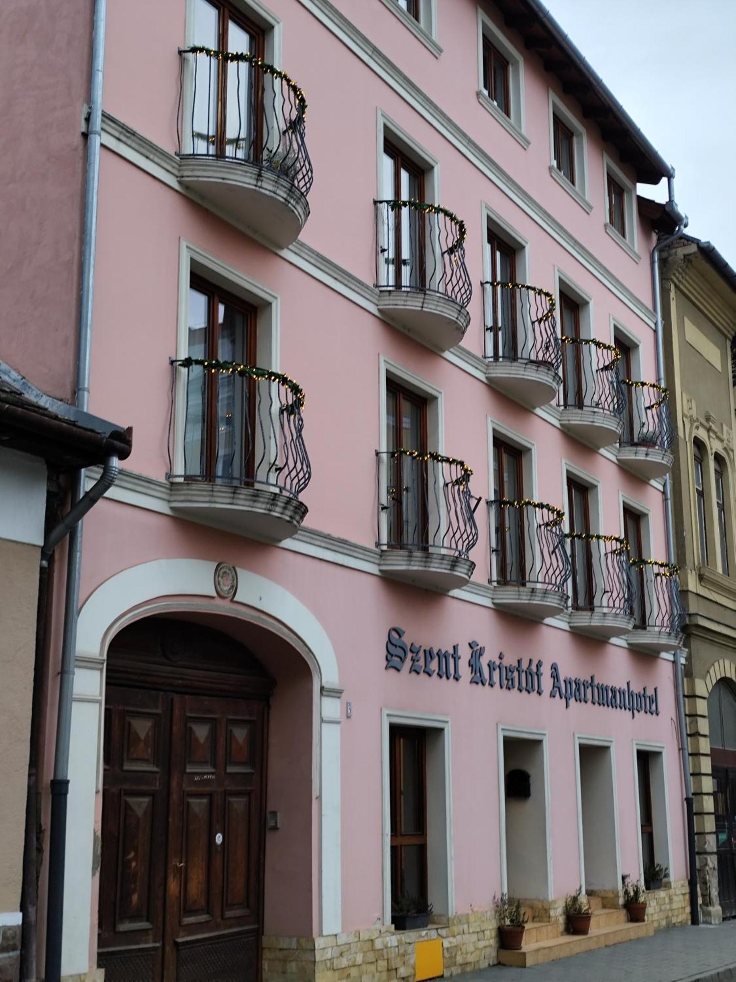Szent Kristof Apartmanhotel Zalaegerszeg Esterno foto
